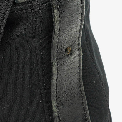 Fendi Baguette Schultertasche aus schwarzem Neopren