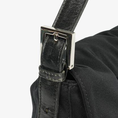 Fendi Baguette Schultertasche aus schwarzem Neopren