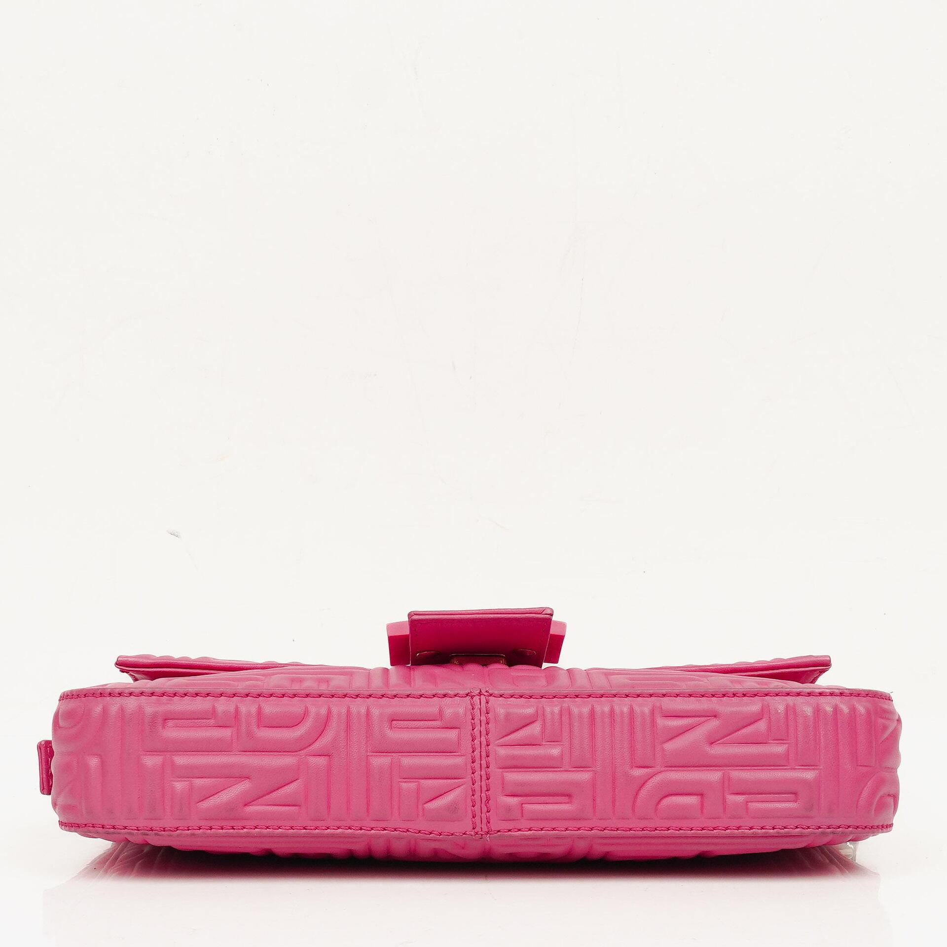 Fendi Baguette Schultertasche aus Nappa in Logo/Fuxia