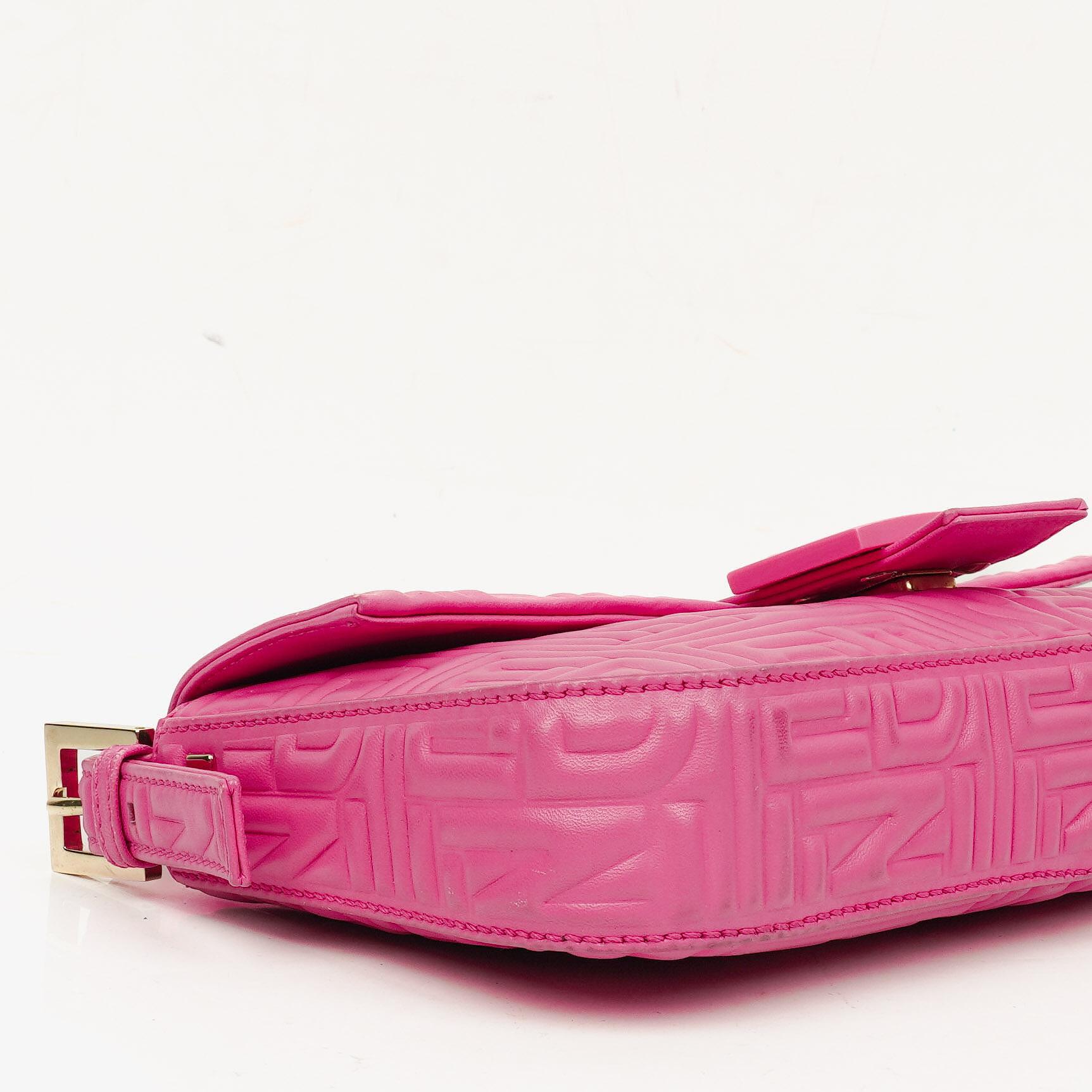 Fendi Baguette Schultertasche aus Nappa in Logo/Fuxia