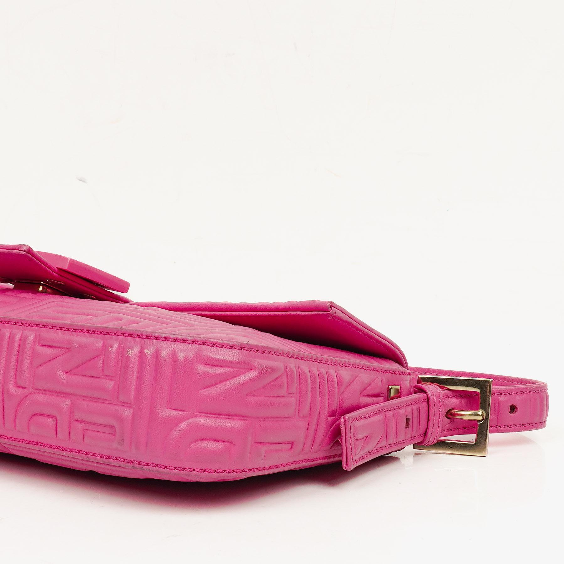 Fendi Baguette Schultertasche aus Nappa in Logo/Fuxia