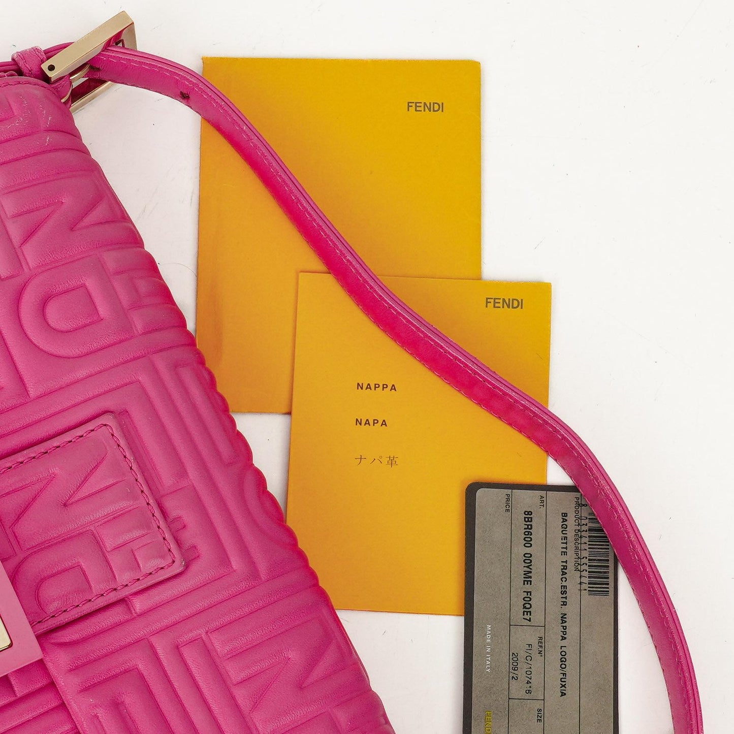 Fendi Baguette Schultertasche aus Nappa in Logo/Fuxia