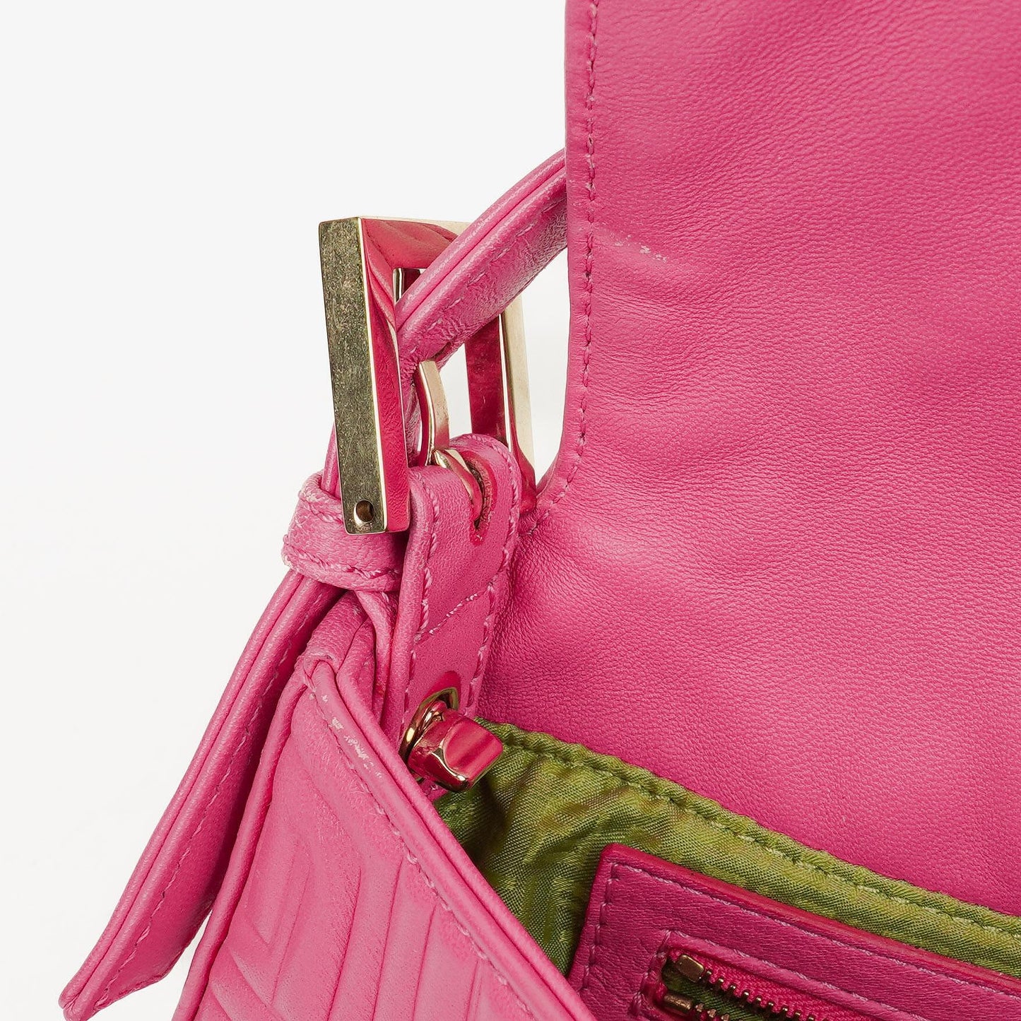 Fendi Baguette Schultertasche aus Nappa in Logo/Fuxia