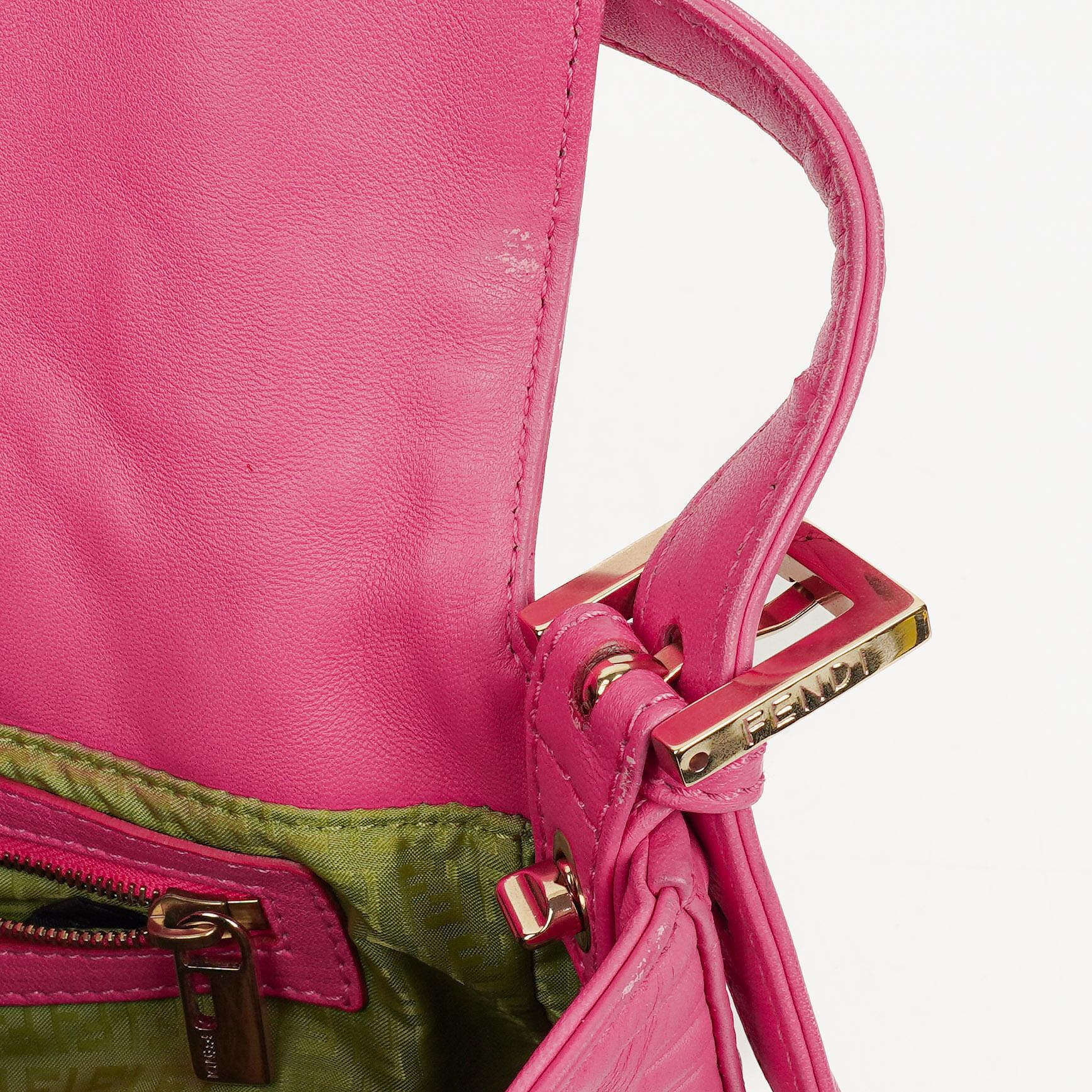 Fendi Baguette Schultertasche aus Nappa in Logo/Fuxia