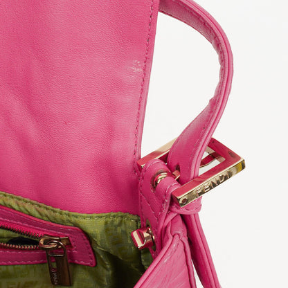 Fendi Baguette Schultertasche aus Nappa in Logo/Fuxia
