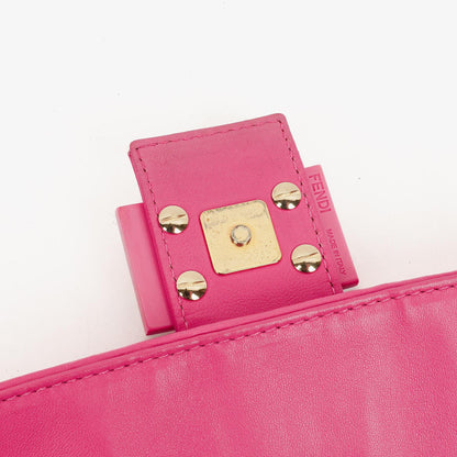 Fendi Baguette Schultertasche aus Nappa in Logo/Fuxia