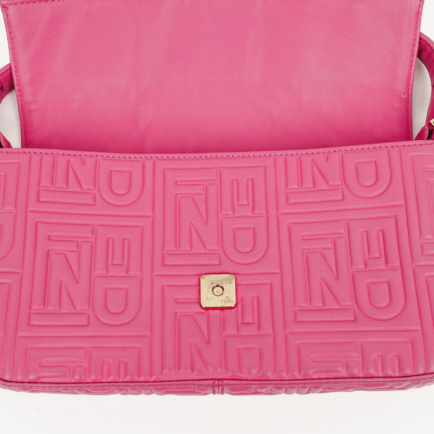 Fendi Baguette Schultertasche aus Nappa in Logo/Fuxia