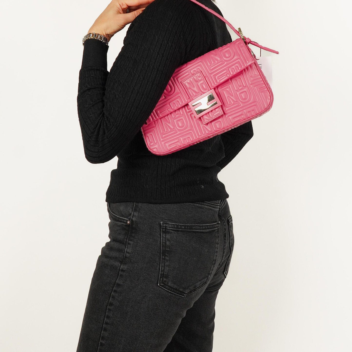 Fendi Baguette Schultertasche aus Nappa in Logo/Fuxia