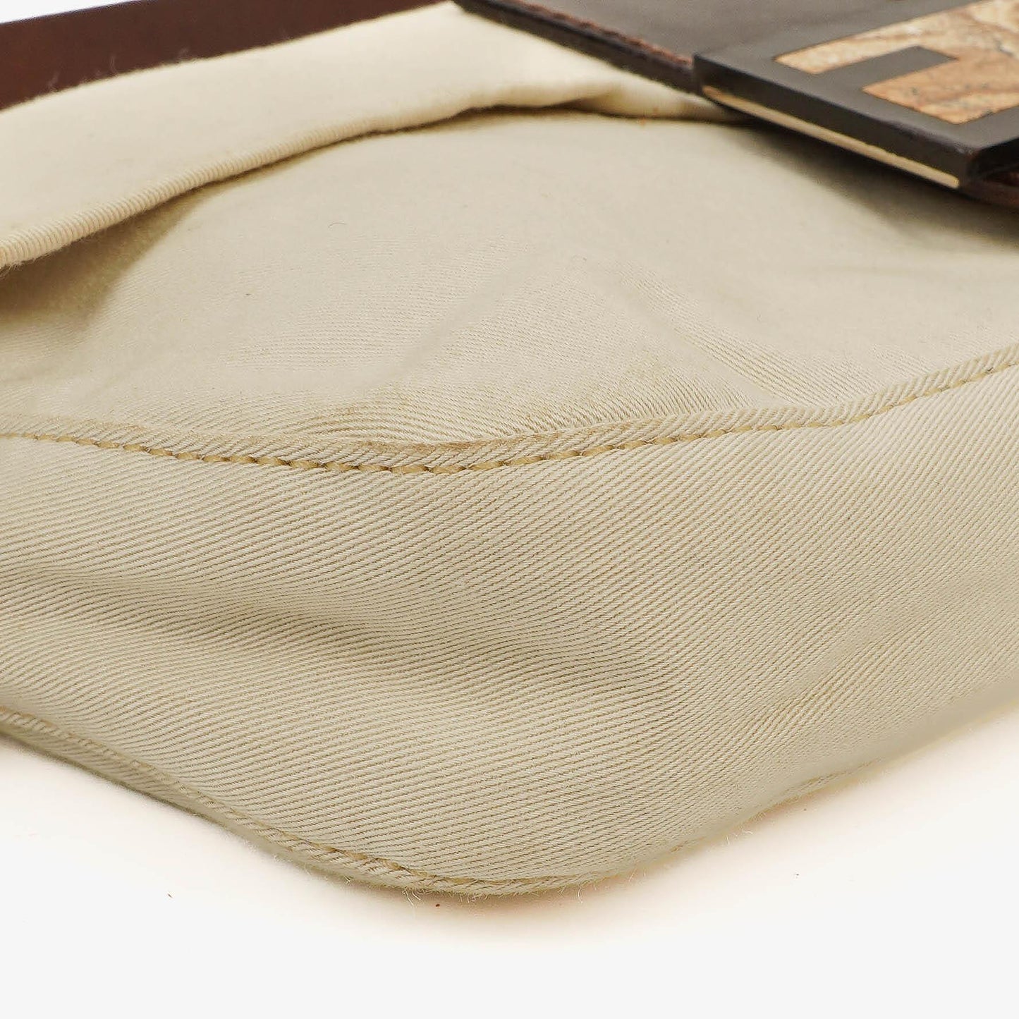 Fendi Baguette Schultertasche in neutraler Farbe