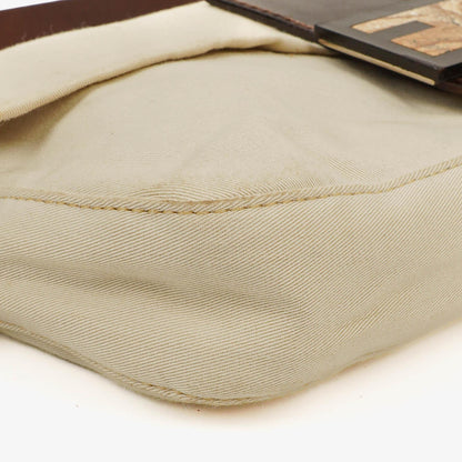 Fendi Baguette Schultertasche in neutraler Farbe