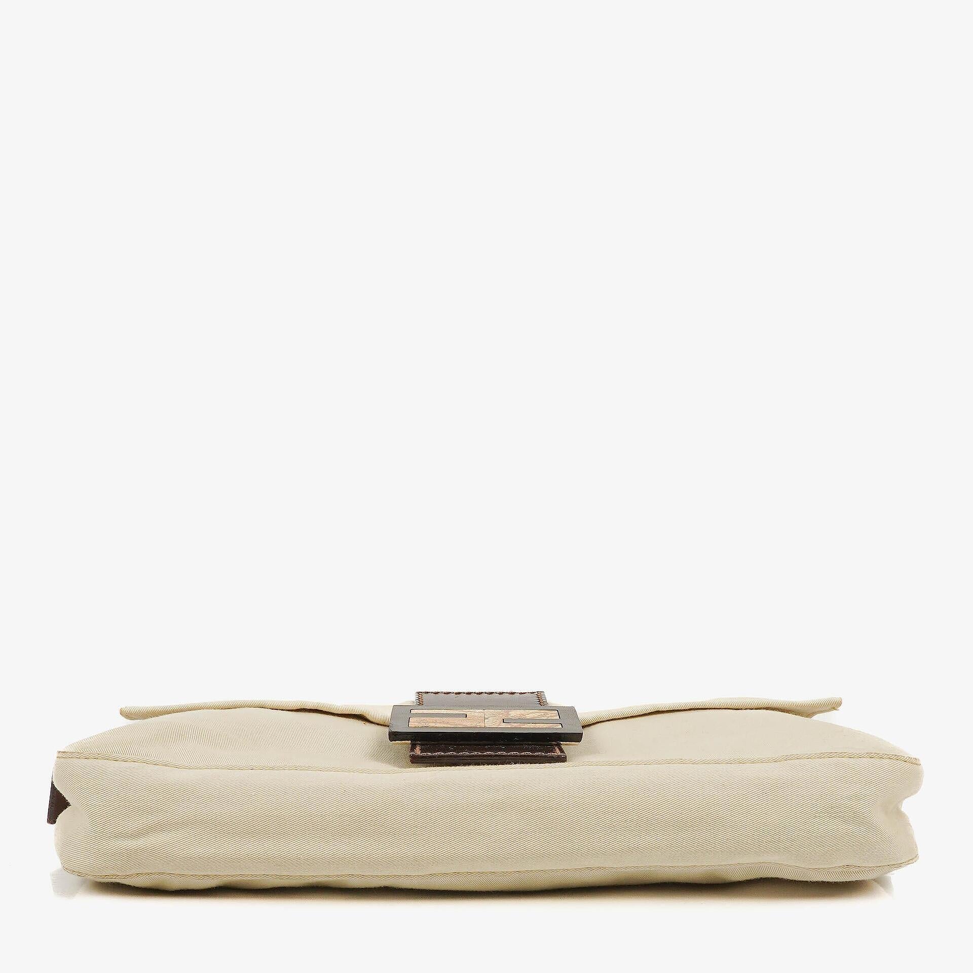 Fendi Baguette Schultertasche in neutraler Farbe
