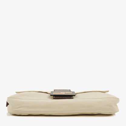 Fendi Baguette Schultertasche in neutraler Farbe