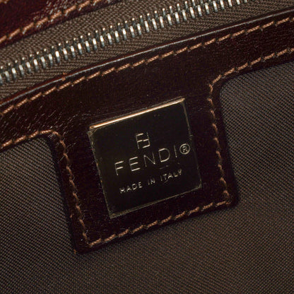 Fendi Baguette Schultertasche in neutraler Farbe