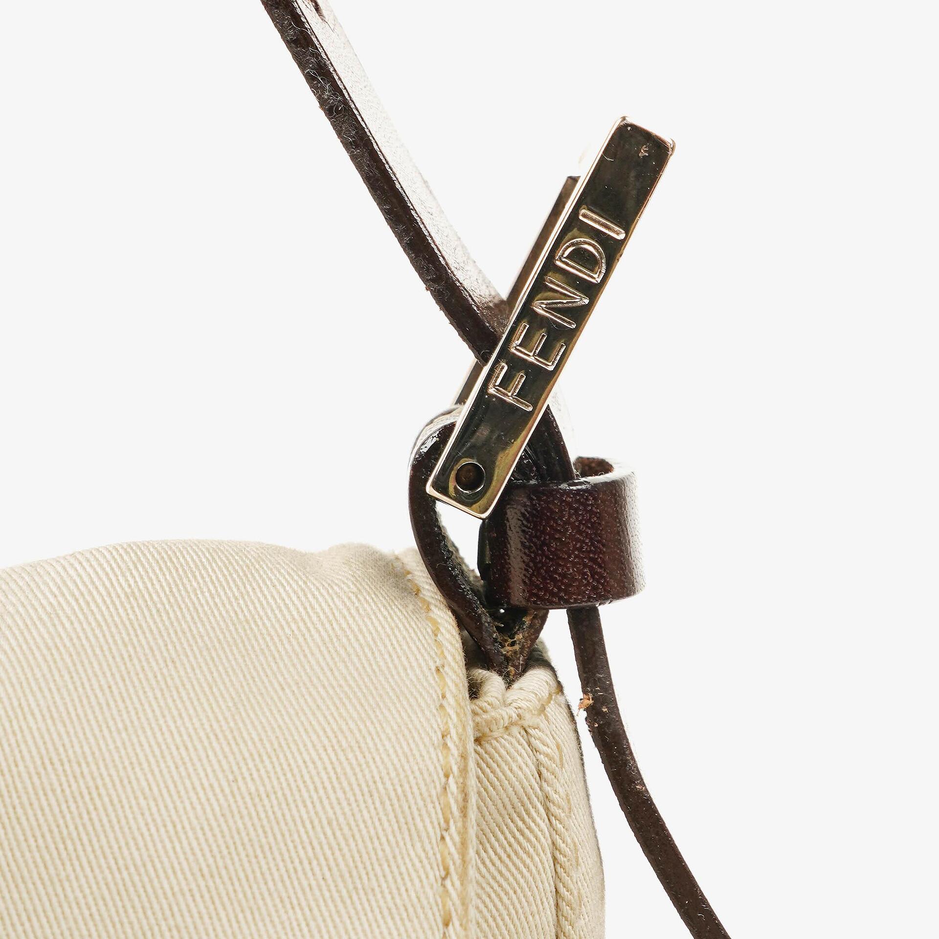 Fendi Baguette Schultertasche in neutraler Farbe