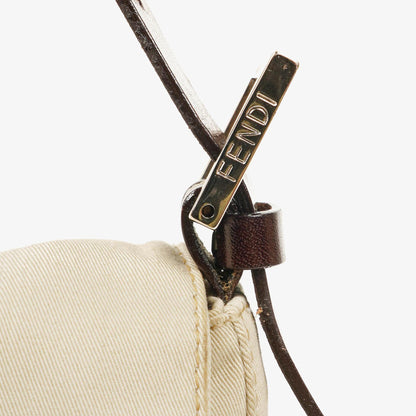 Fendi Baguette Schultertasche in neutraler Farbe
