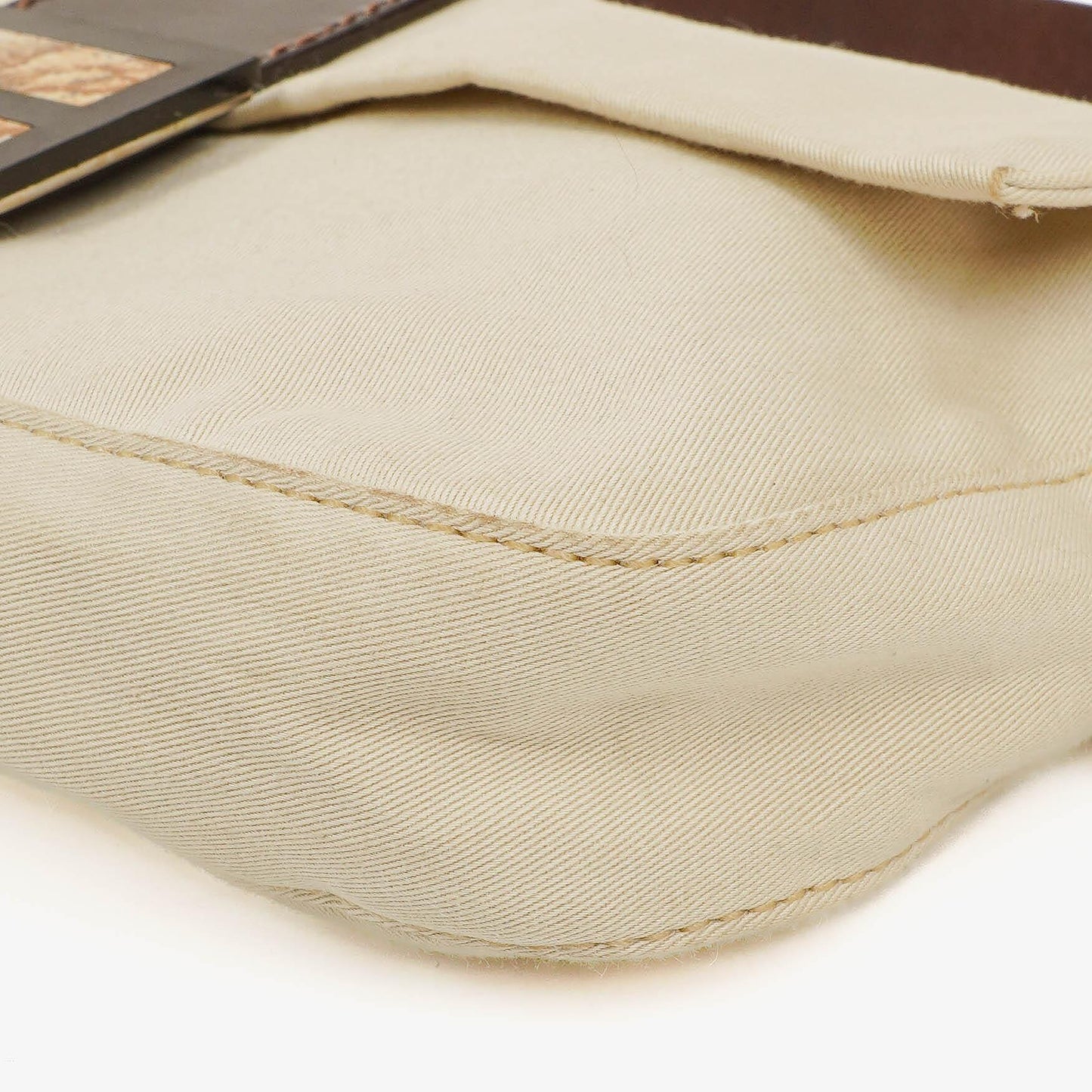 Fendi Baguette Schultertasche in neutraler Farbe