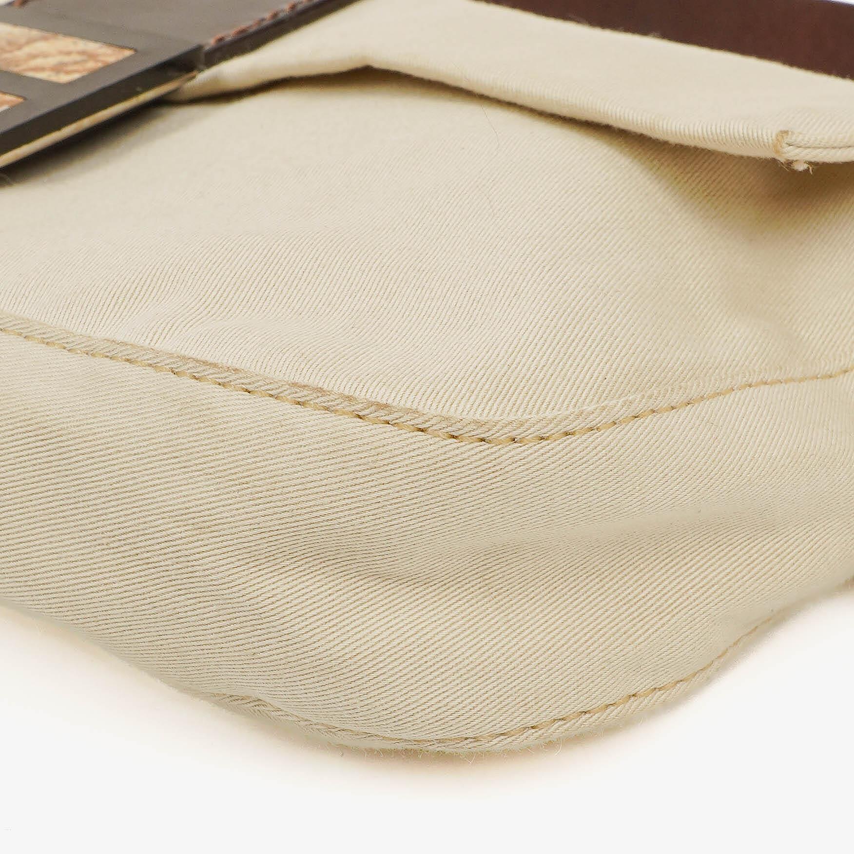 Fendi Baguette Schultertasche in neutraler Farbe