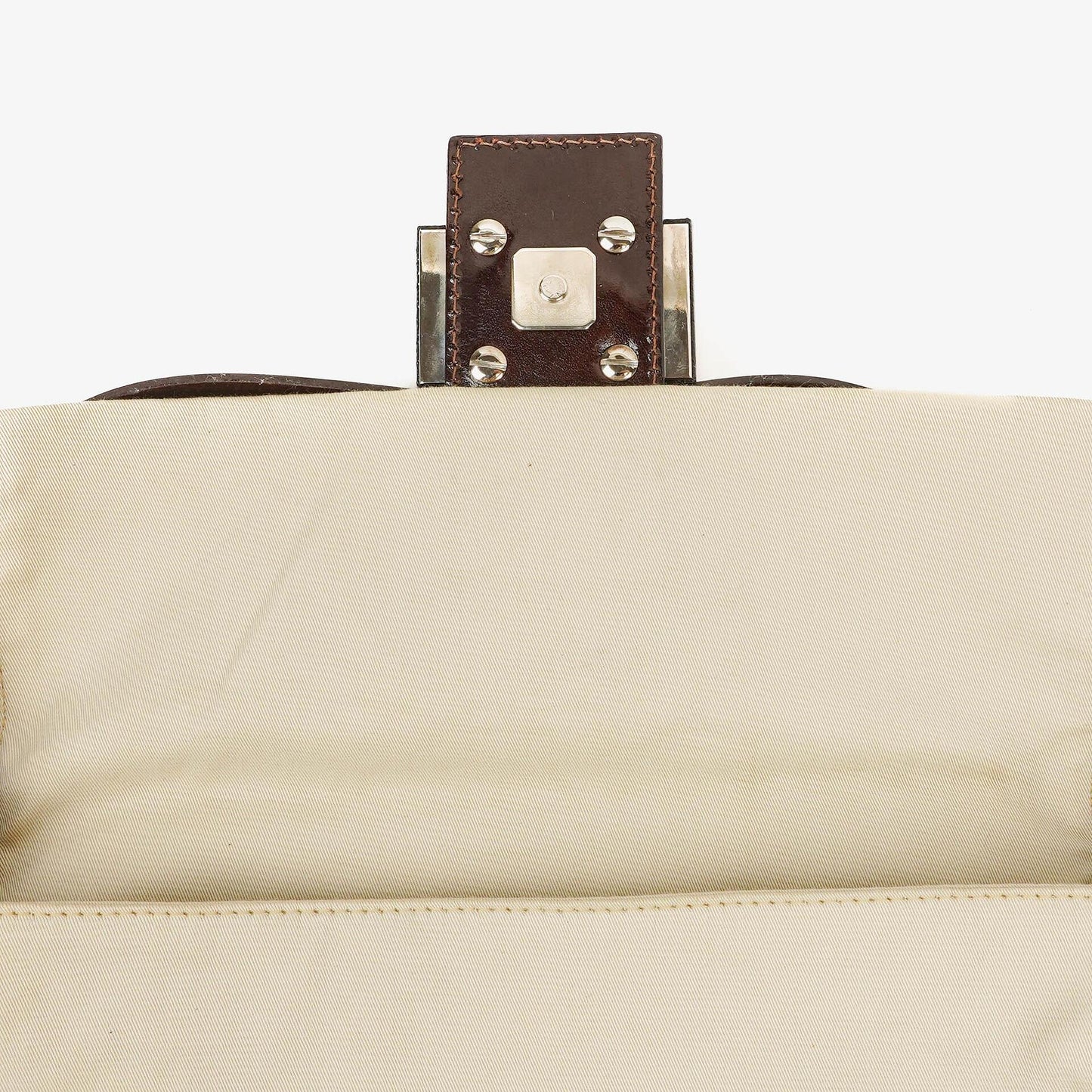 Fendi Baguette Schultertasche in neutraler Farbe