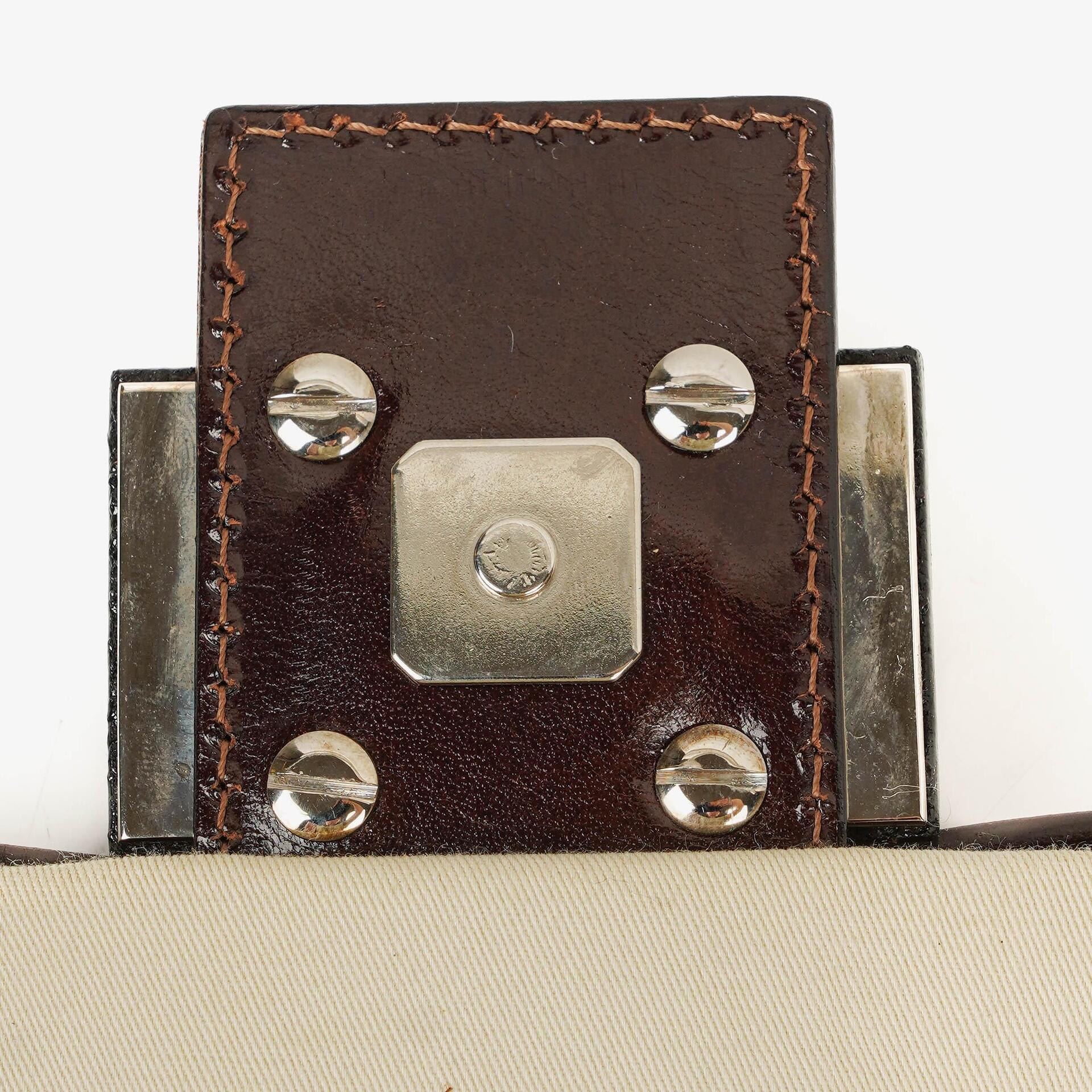 Fendi Baguette Schultertasche in neutraler Farbe