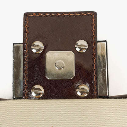 Fendi Baguette Schultertasche in neutraler Farbe