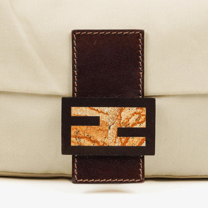 Fendi Baguette Schultertasche in neutraler Farbe
