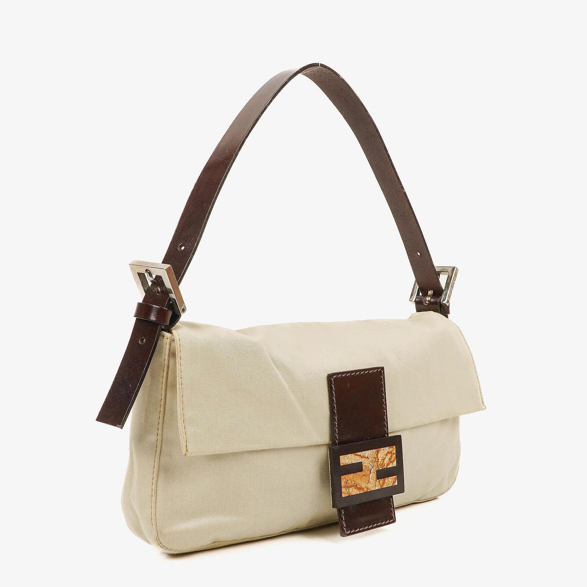 Fendi Baguette Schultertasche in neutraler Farbe