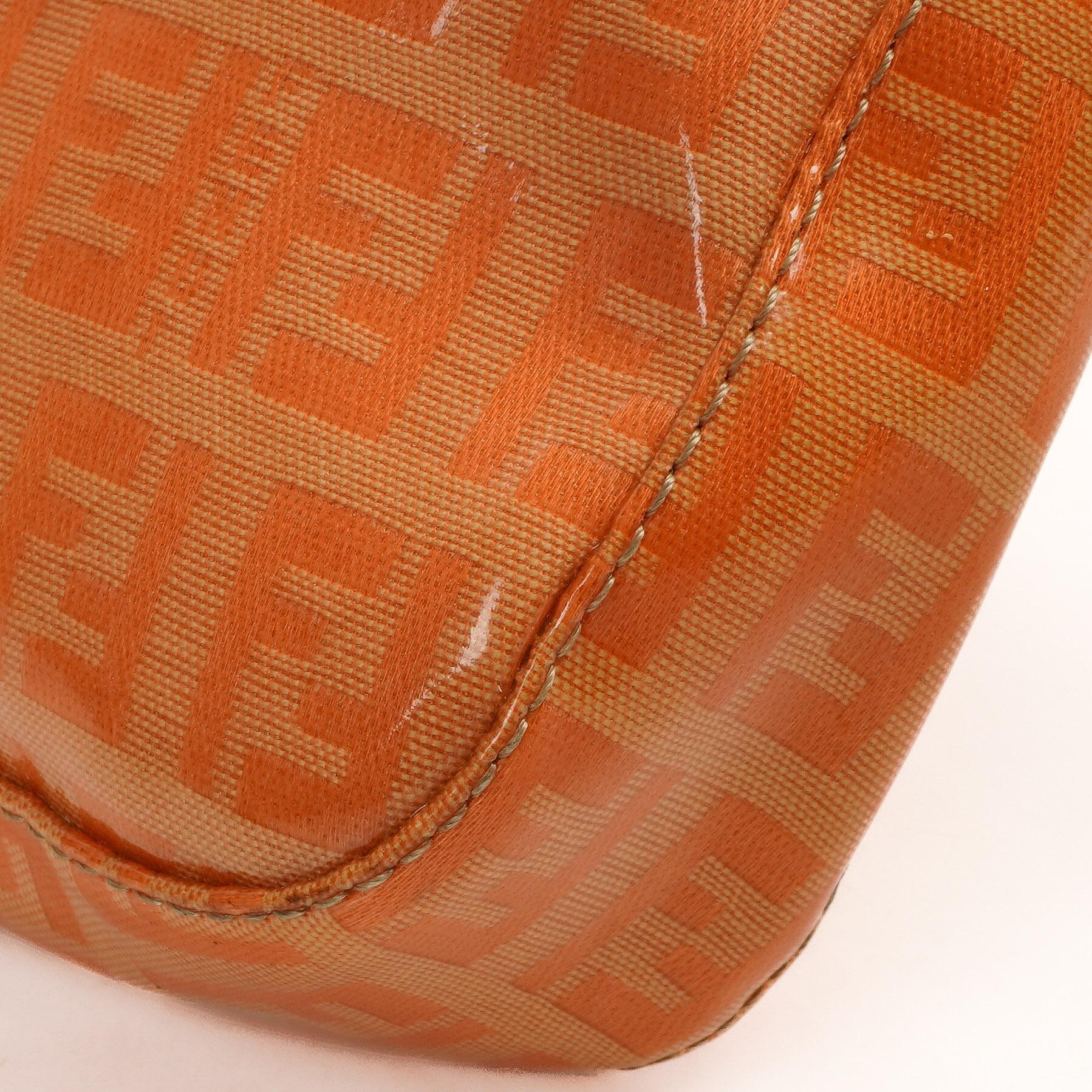 Fendi Baguette Zucchino FF Orange Vinyl Schultertasche