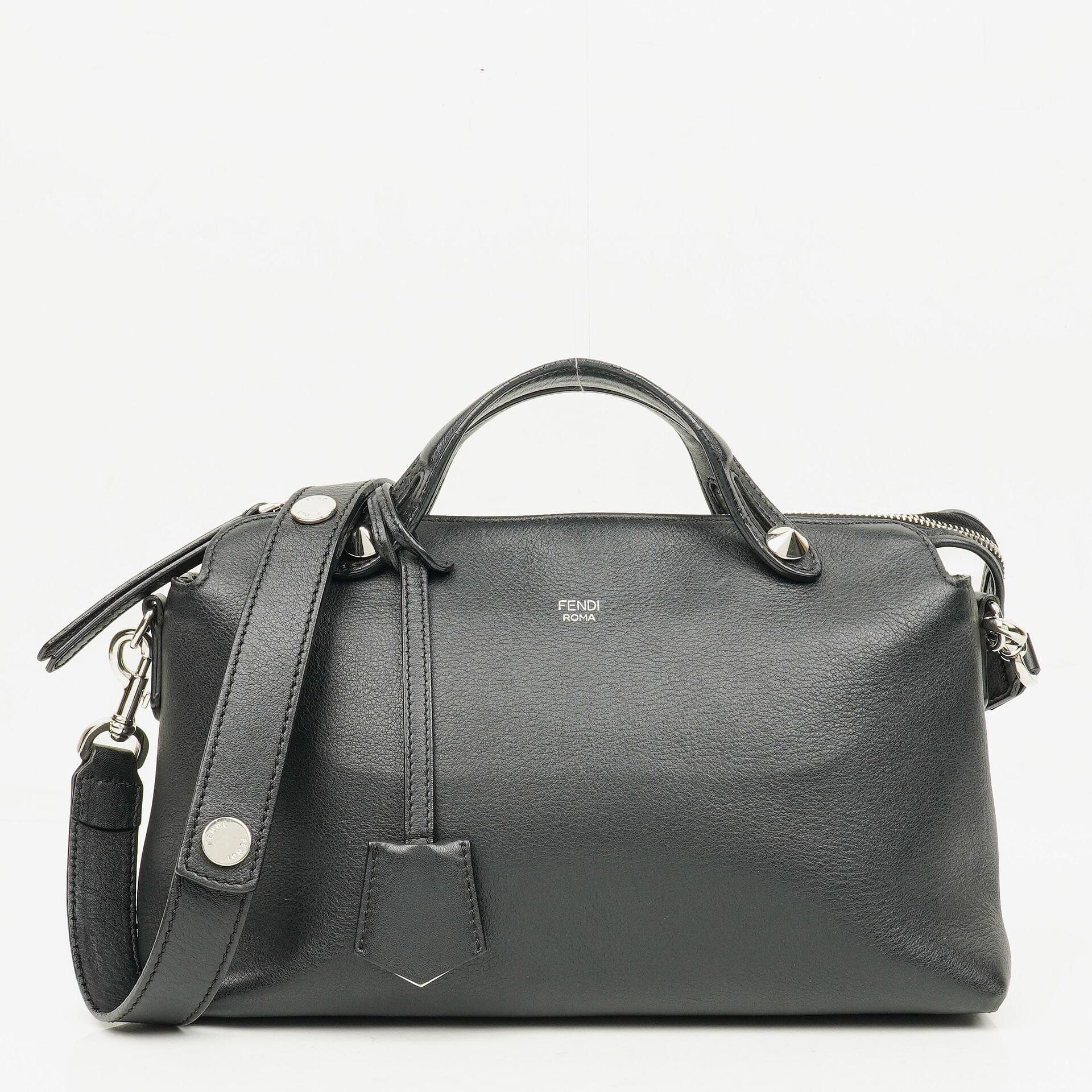 Fendi Große By The Way Tasche aus schwarzem genarbtem Kalbsleder