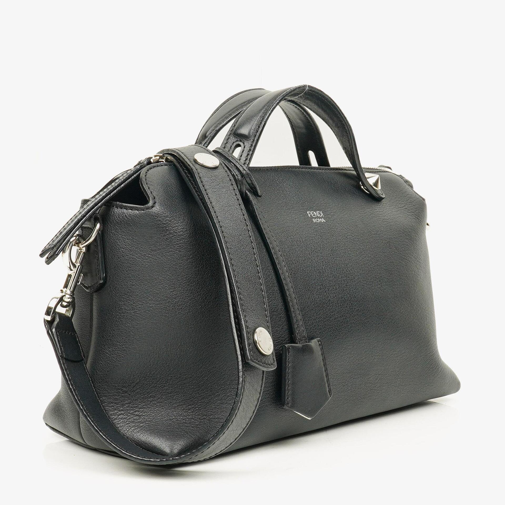 Fendi Große By The Way Tasche aus schwarzem genarbtem Kalbsleder