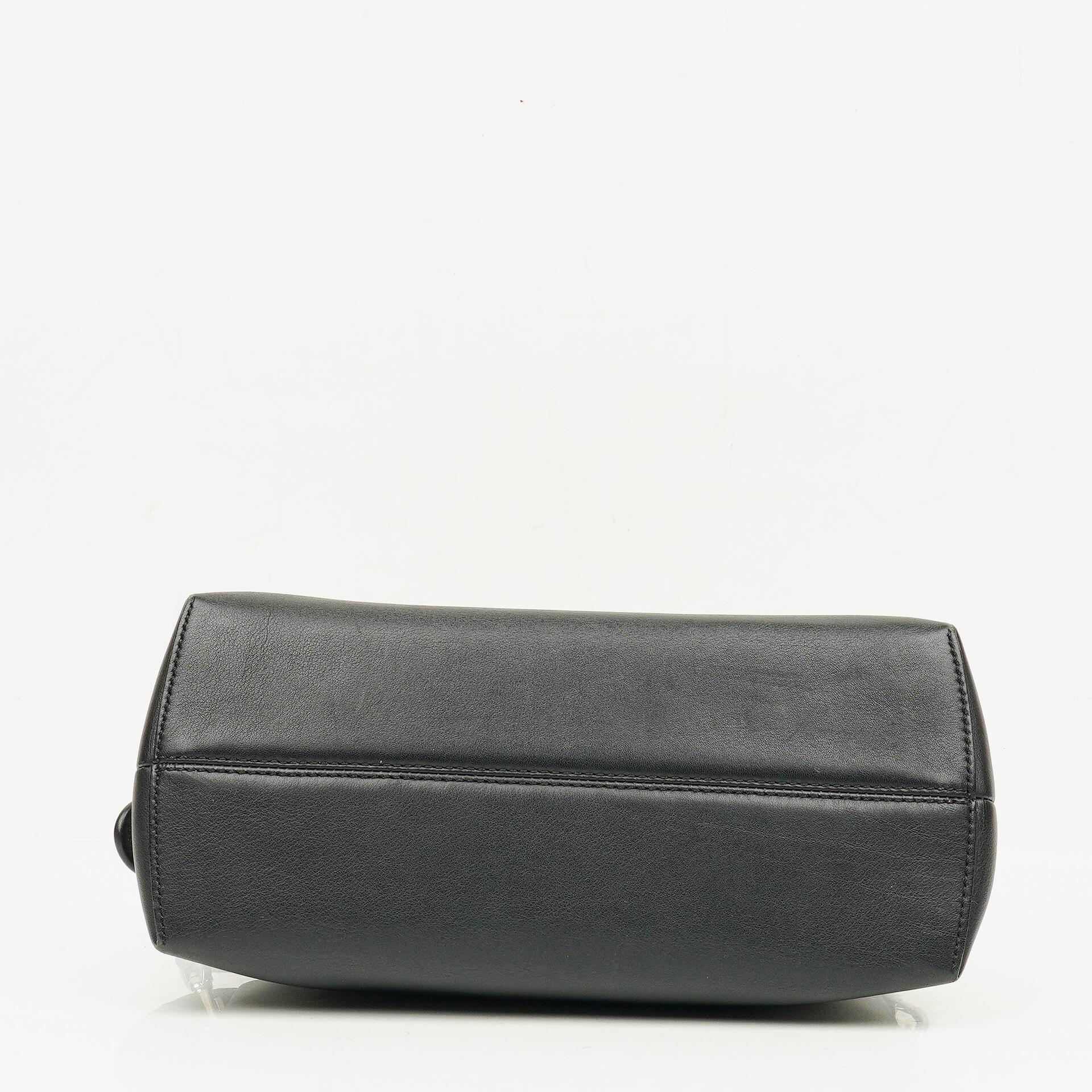 Fendi Große By The Way Tasche aus schwarzem genarbtem Kalbsleder