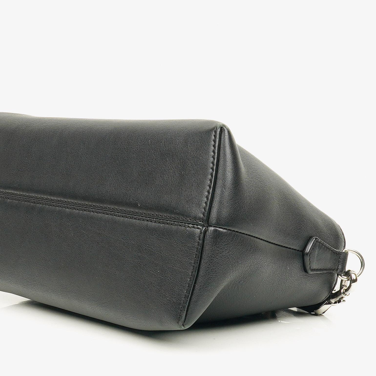 Fendi Große By The Way Tasche aus schwarzem genarbtem Kalbsleder