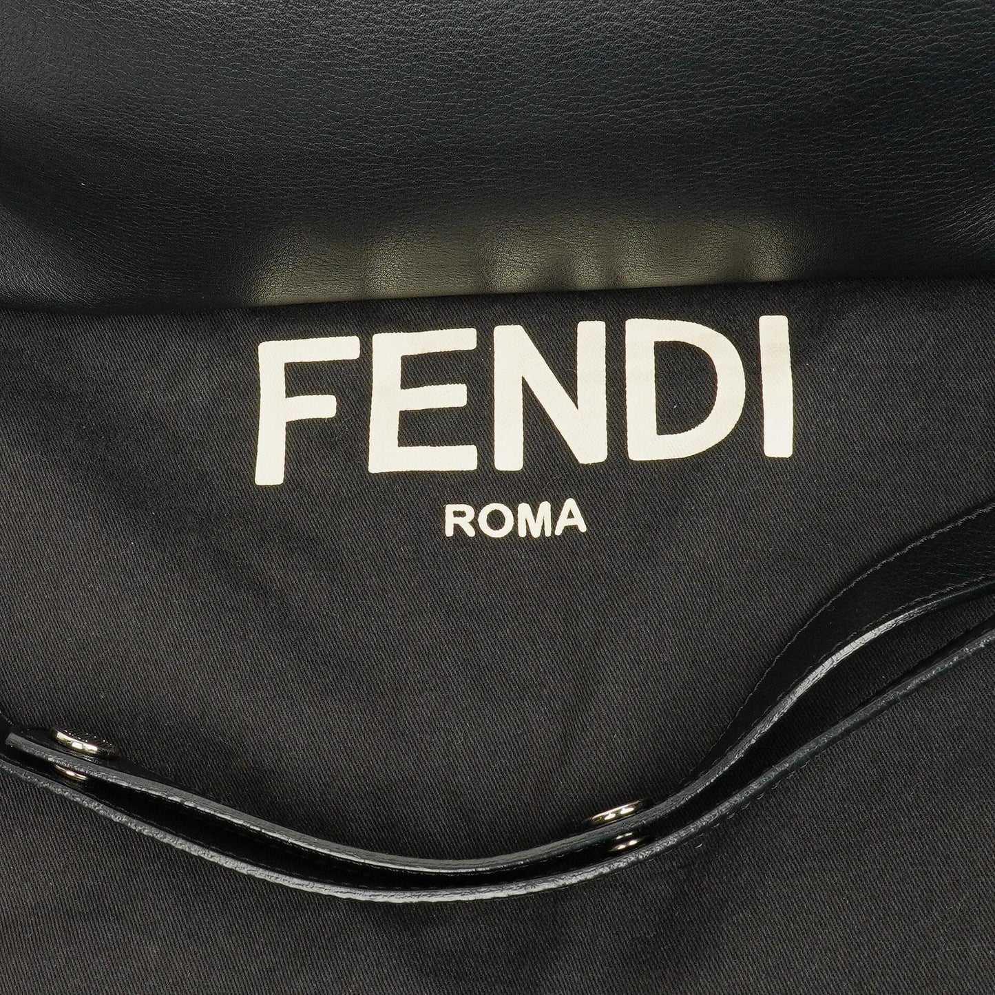 Fendi Große By The Way Tasche aus schwarzem genarbtem Kalbsleder