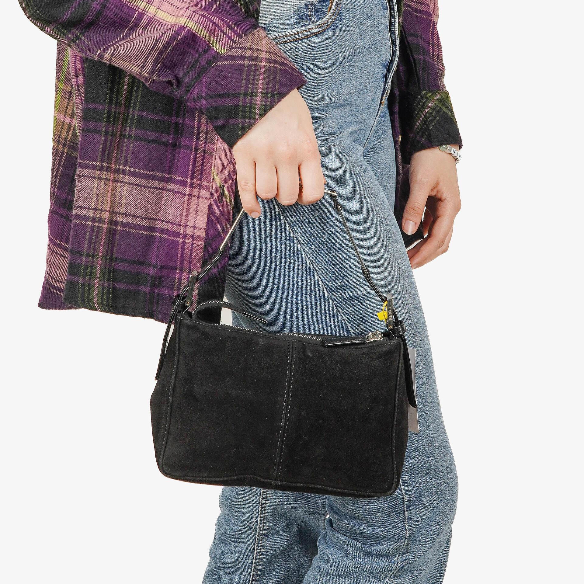 Fendi Kleine Hobo Tasche aus schwarzem Wildleder