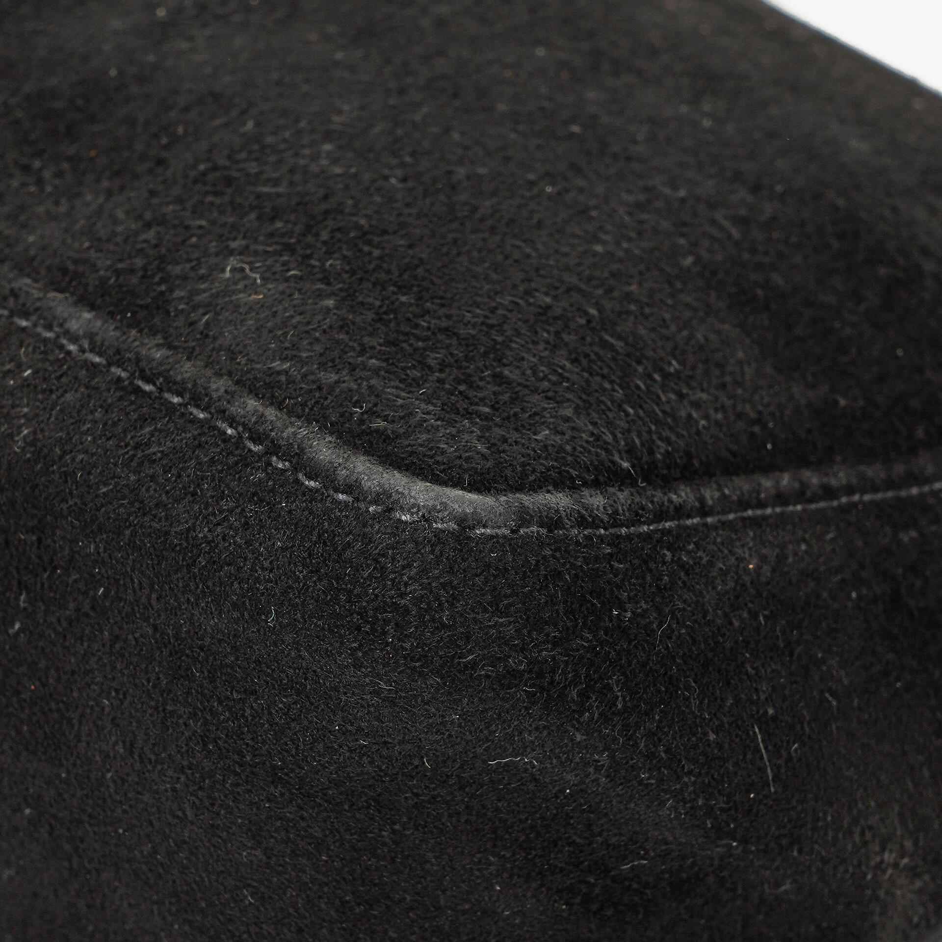 Fendi Kleine Hobo Tasche aus schwarzem Wildleder
