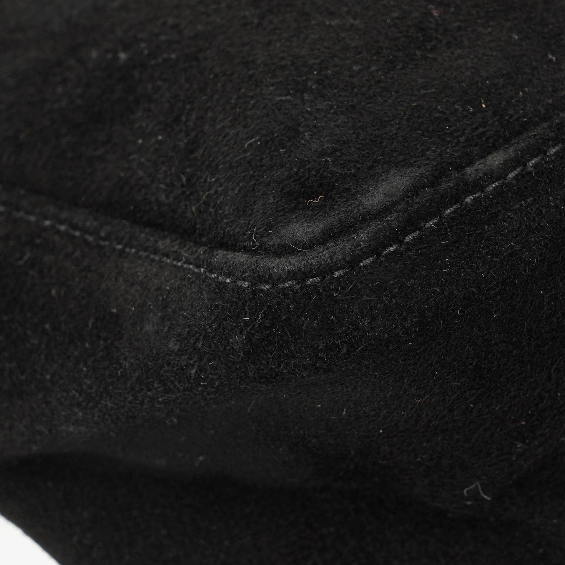 Fendi Kleine Hobo Tasche aus schwarzem Wildleder