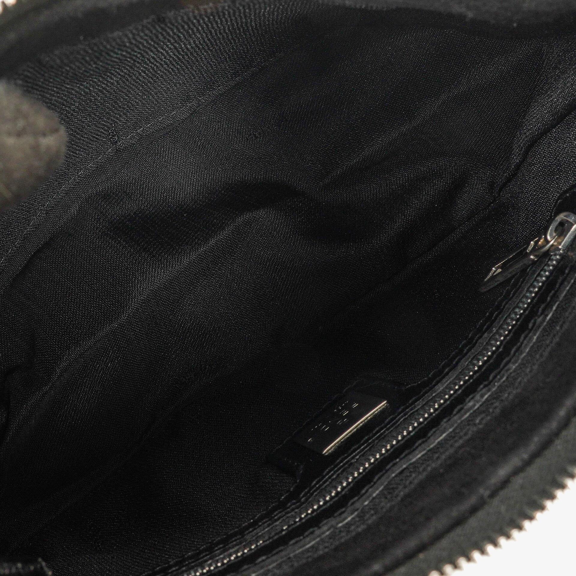 Fendi Kleine Hobo Tasche aus schwarzem Wildleder