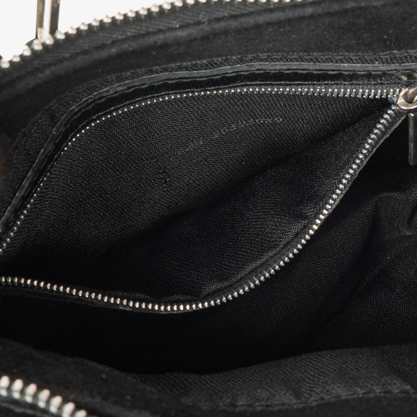 Fendi Kleine Hobo Tasche aus schwarzem Wildleder