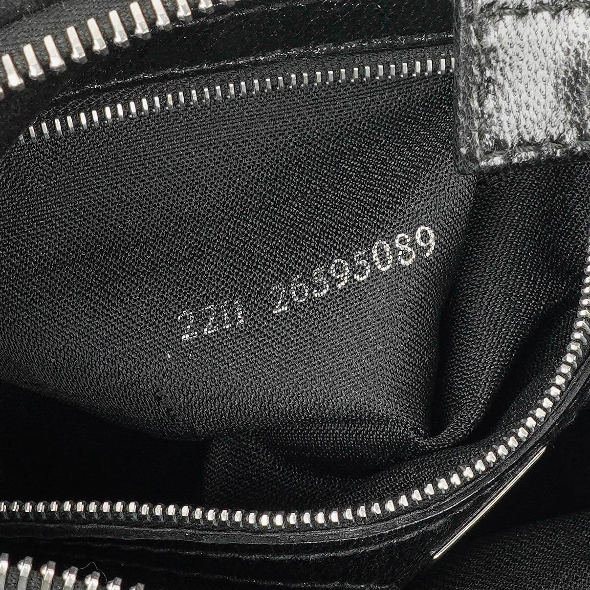 Fendi Kleine Hobo Tasche aus schwarzem Wildleder
