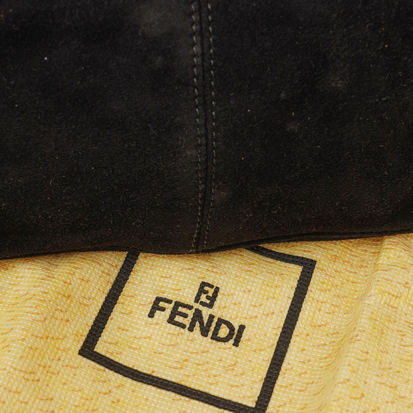 Fendi Kleine Hobo Tasche aus schwarzem Wildleder