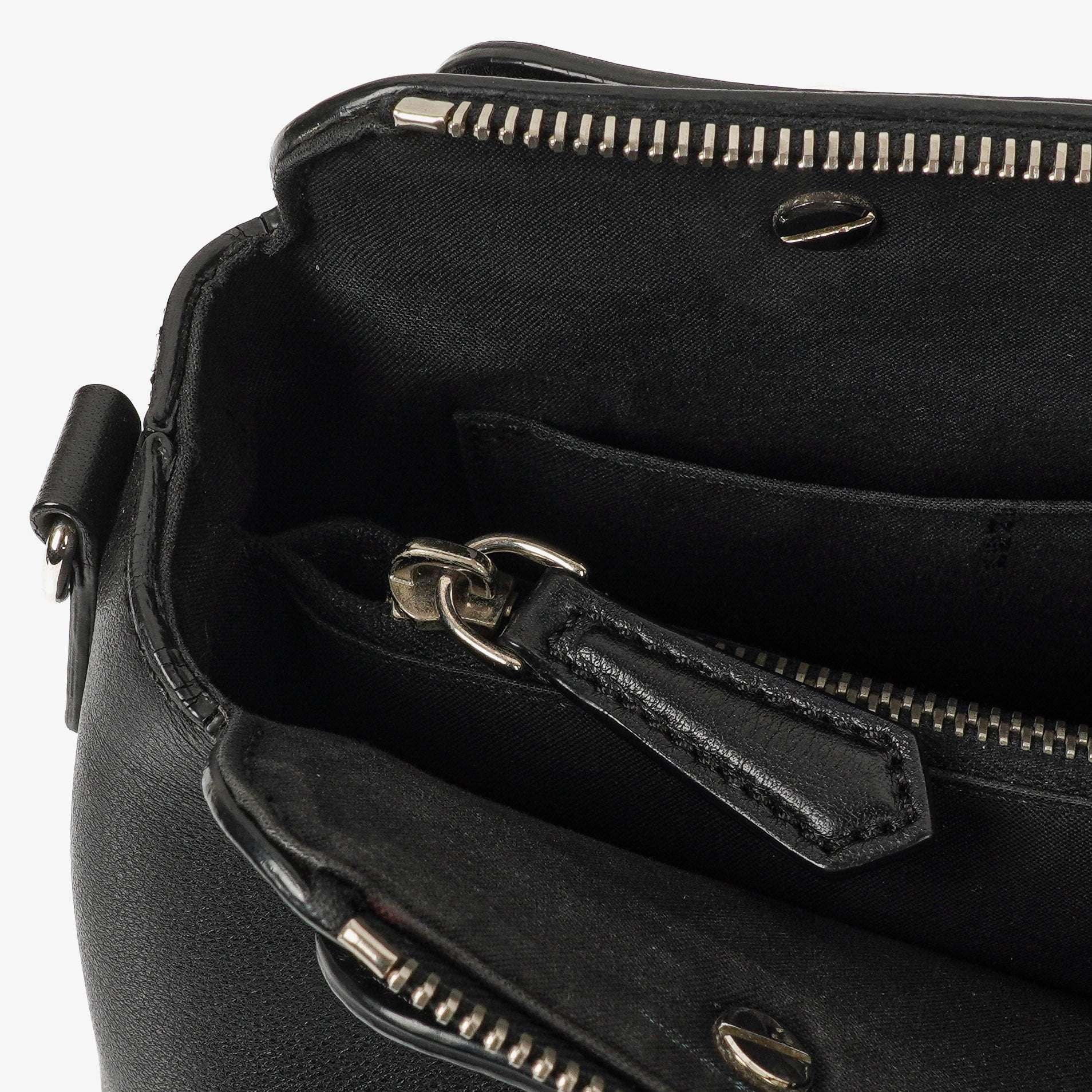 Fendi By The Way Medium Boston Tasche aus schwarzem Leder