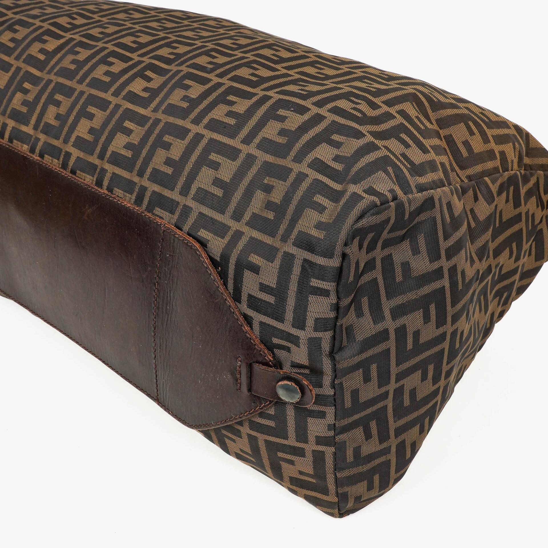 Fendi FF Zucca Tragetasche in Braun