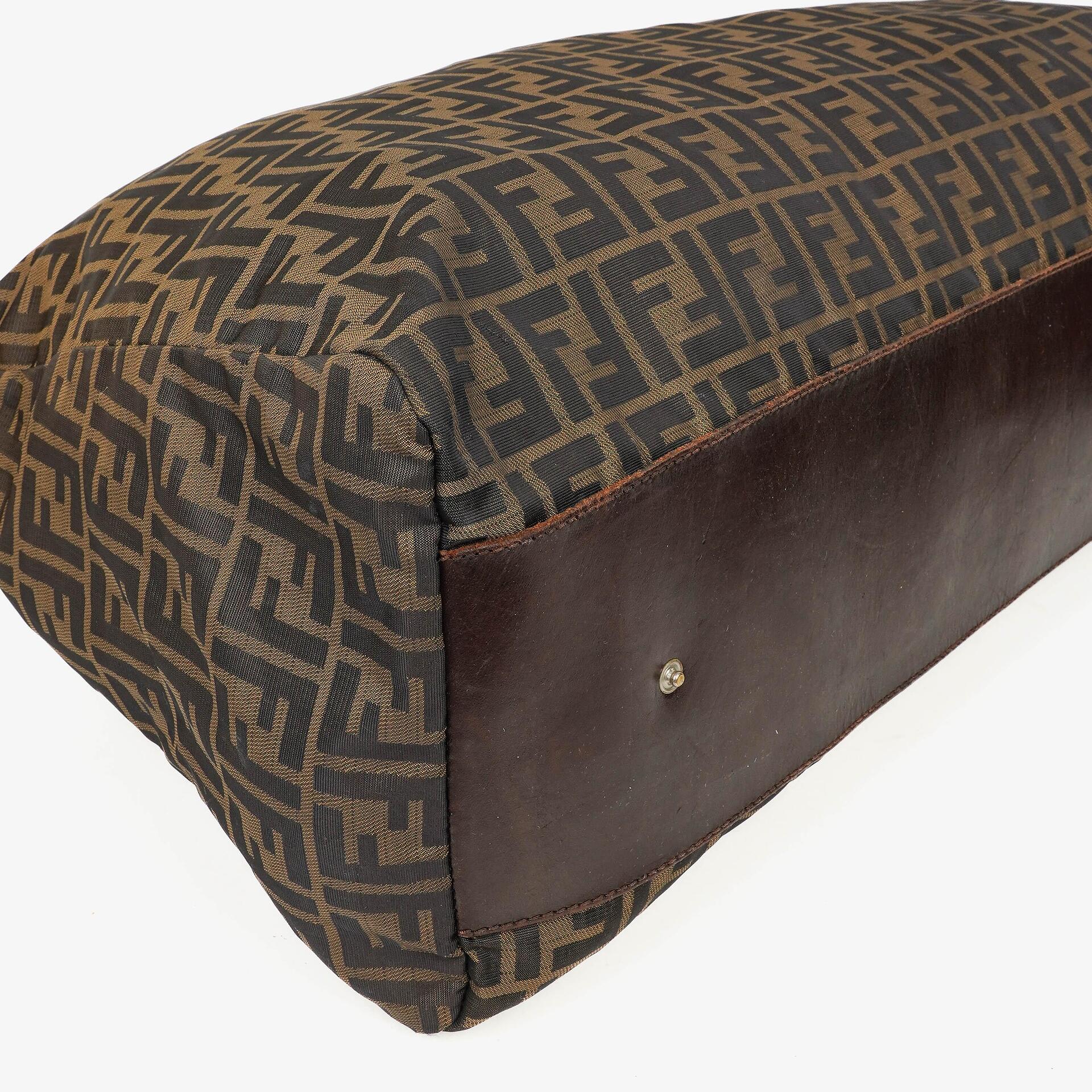 Fendi FF Zucca Tragetasche in Braun