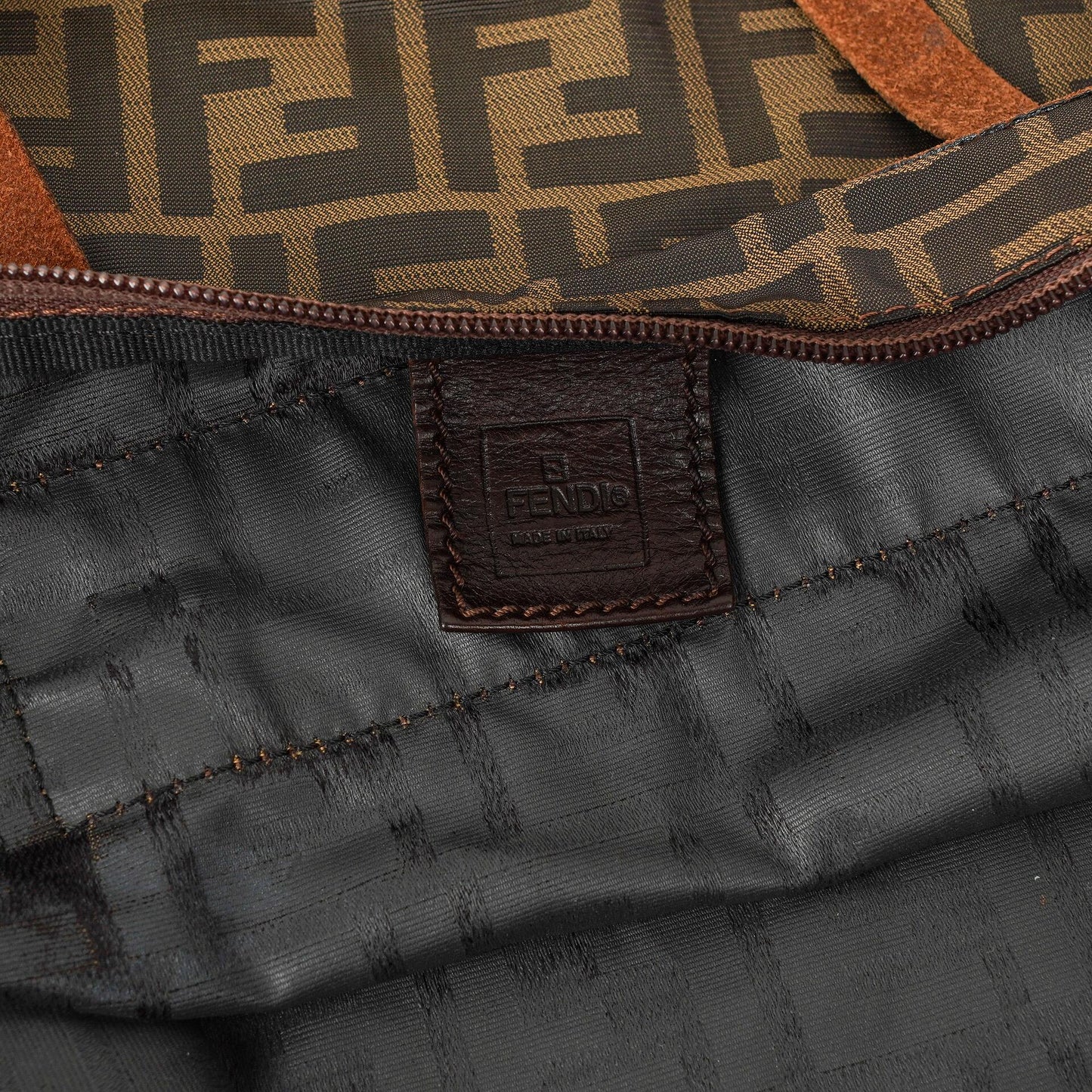 Fendi FF Zucca Tragetasche in Braun