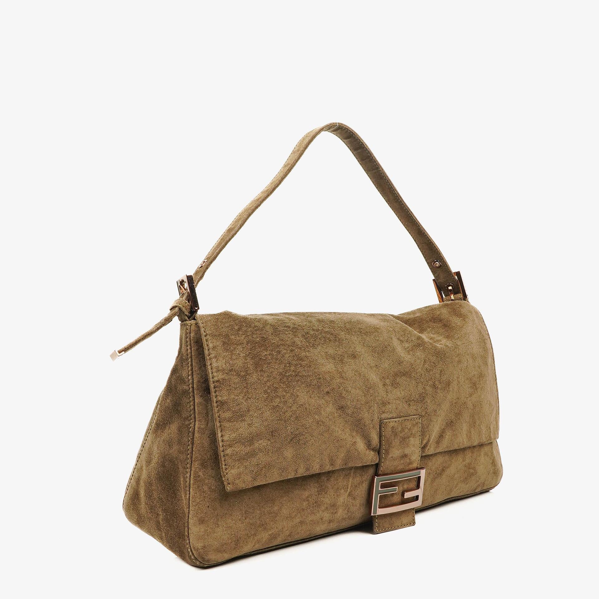 Fendi Große Mama Baguette Schultertasche aus Wildleder