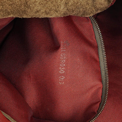 Fendi Große Mama Baguette Schultertasche aus Wildleder