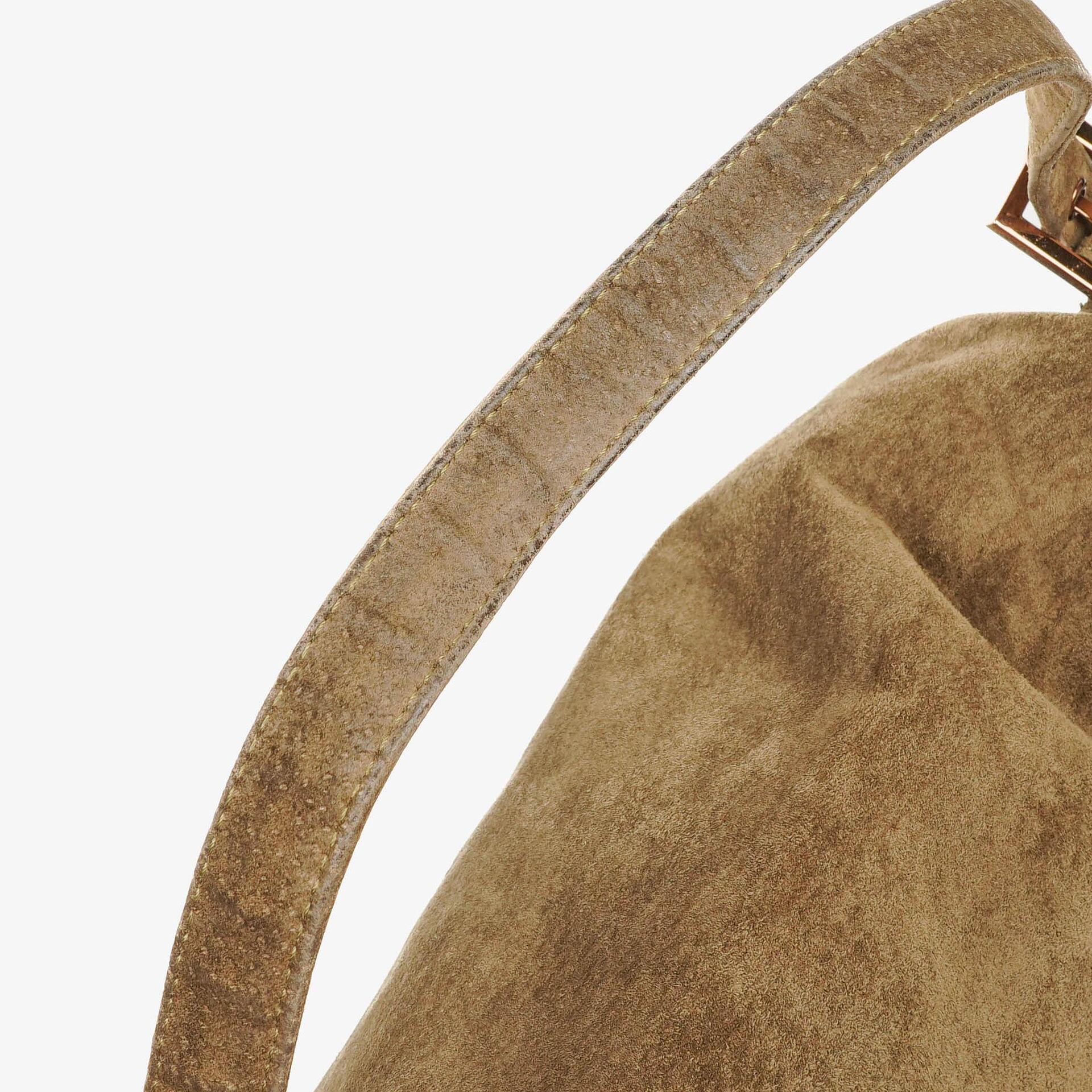 Fendi Große Mama Baguette Schultertasche aus Wildleder