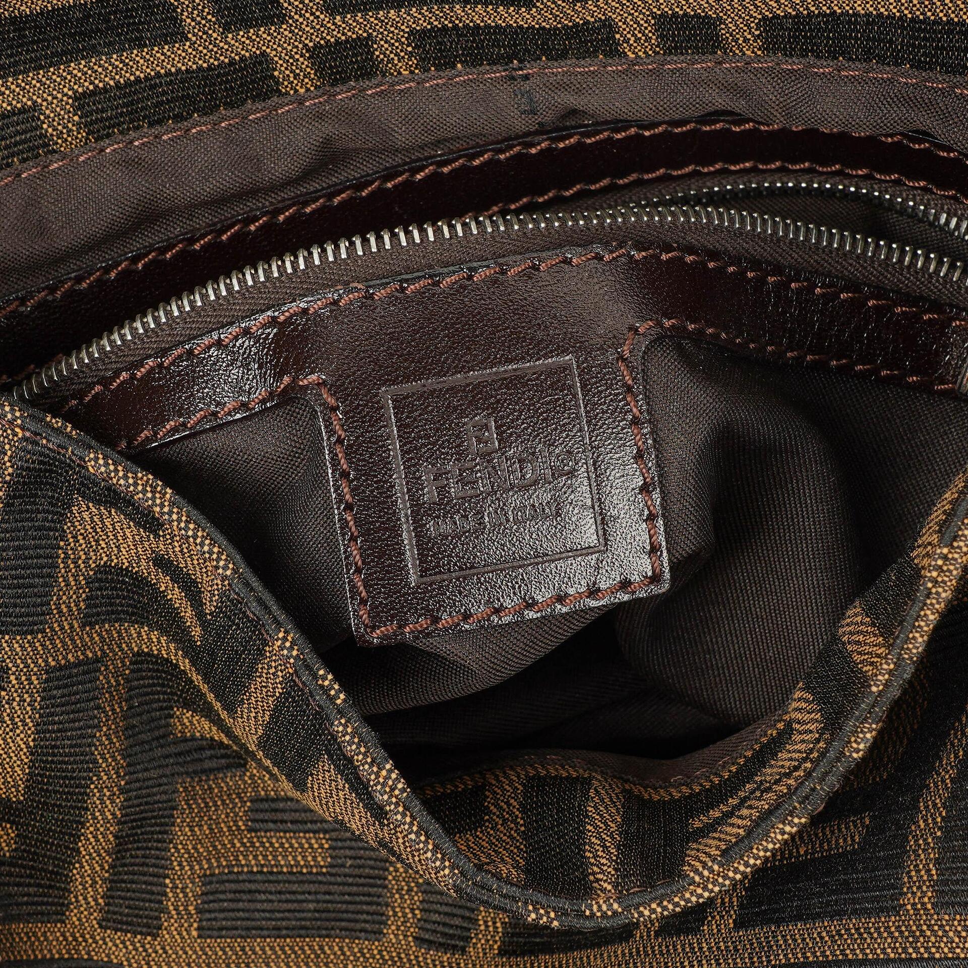 Fendi Mama Baguette Zucca Schultertasche in Braun