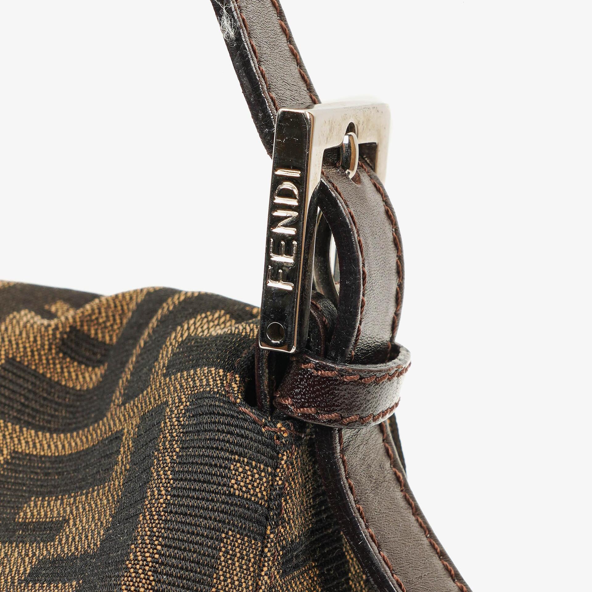 Fendi Mama Baguette Zucca Schultertasche in Braun
