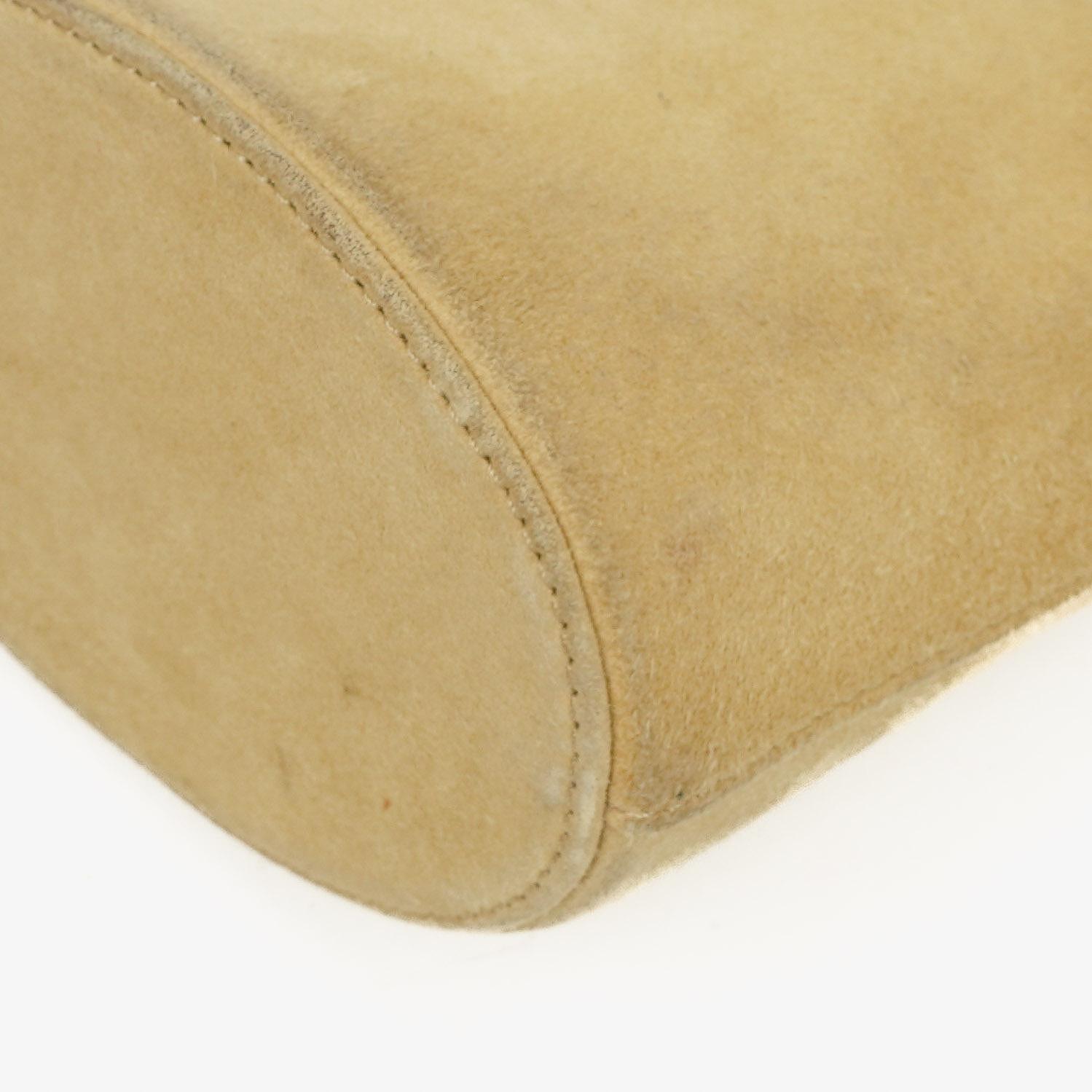Fendi Mini Bucket Bag aus Wildleder und Leder