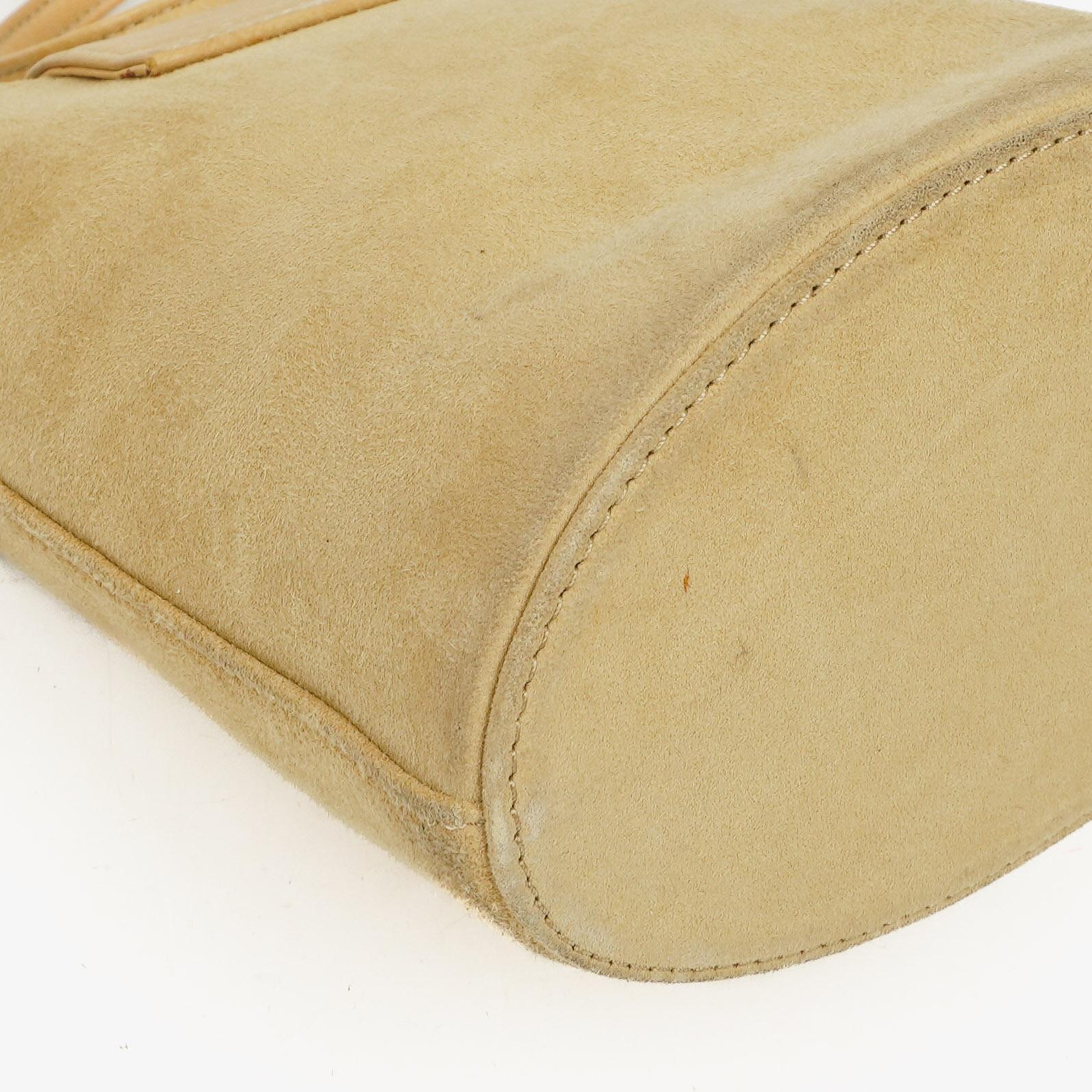 Fendi Mini Bucket Bag aus Wildleder und Leder